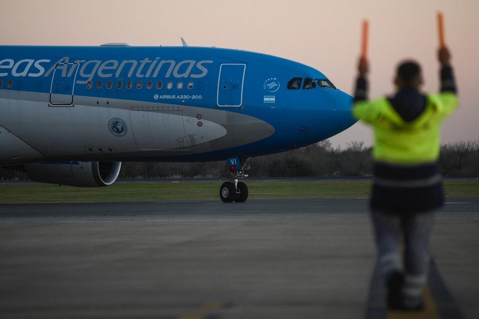 "Con el arribo proveniente de China superamos las 20.000.000 de dosis trasladadas por Aerolineas Argentinas" tuiteó el Presidente de la empresa, Pablo Ceriani.