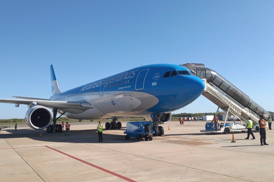 Es el sexto vuelo de la aerolínea de bandera que buscará dosis del laboratorio chino. (Fuente: NA)