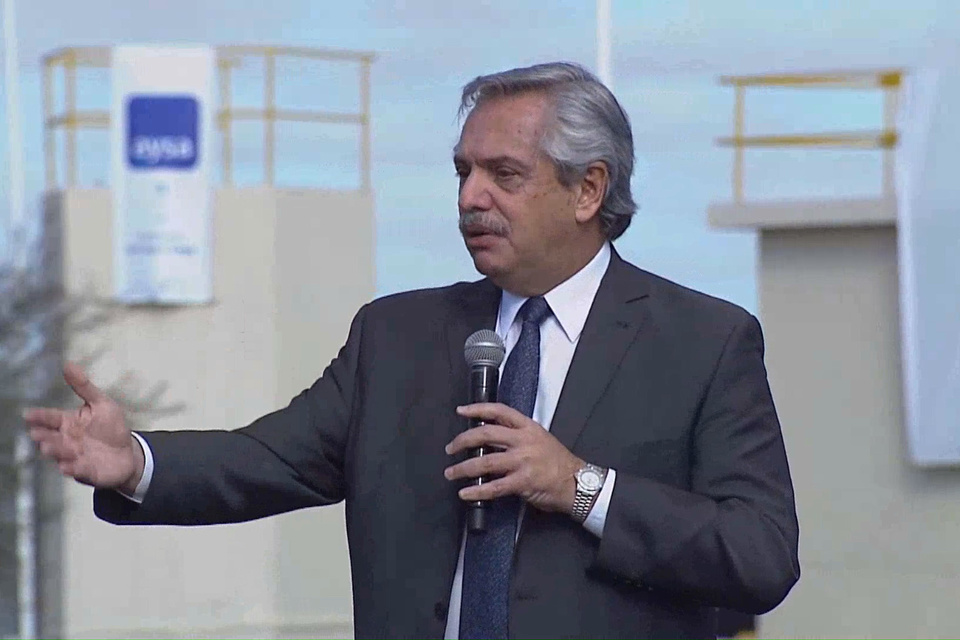 El presidente Alberto Fernández encabezó un acto en el sur del Conurbano bonaerense para inaugurar obras en una planta depuradora de AySA. (Fuente: Télam)