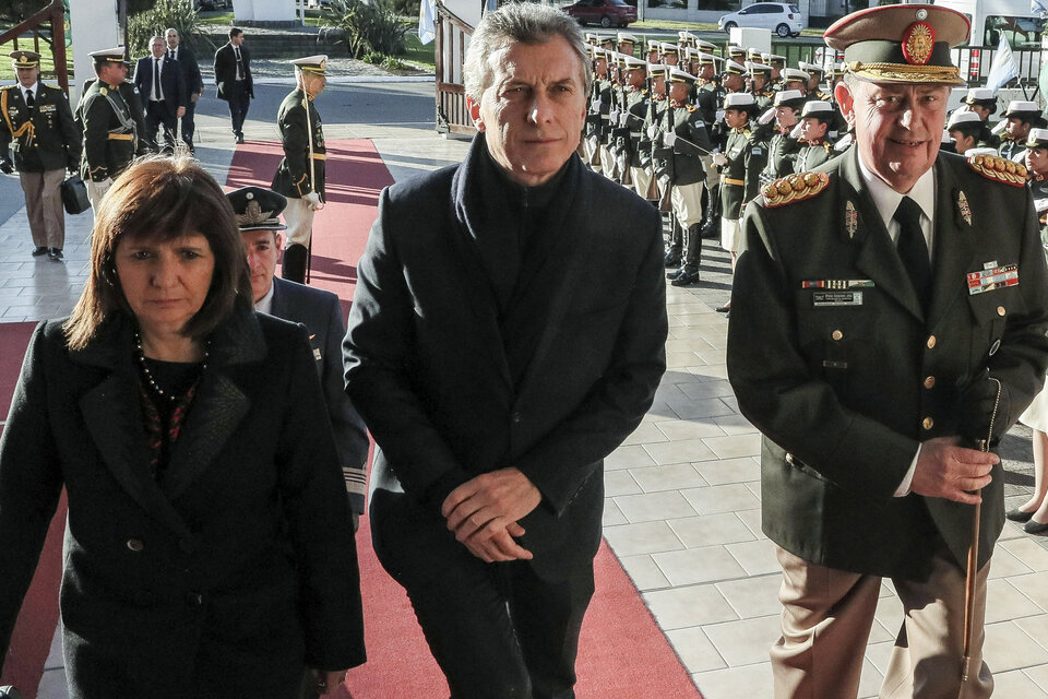 Patricia Bullrich, Mauricio Macri y el gendarme Gerardo Otero fueron imputados por contrabando agravado. (Fuente: Archivo presidencia)