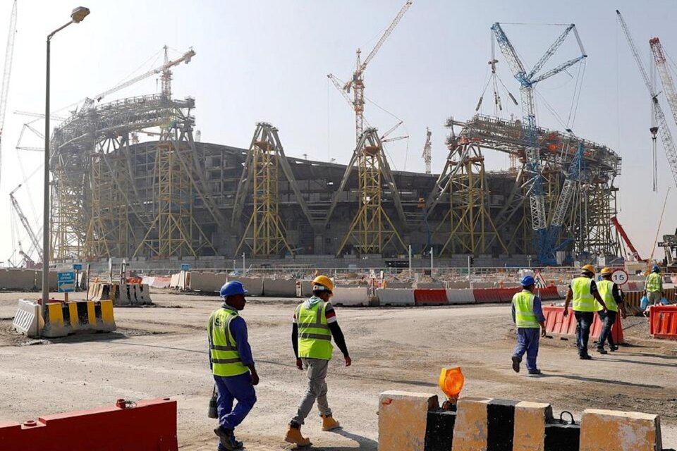 Los faraónicos estadios de Qatar costaron muchas vidas (Fuente: AFP)