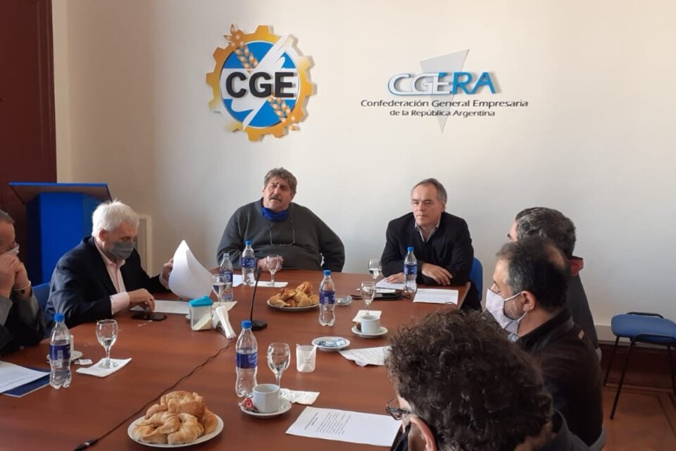 A. Caló (UOM), R. Pignanelli (Smata) y M. Fernández (Cgera), en la cabecera del encuentro sindical-empresario.