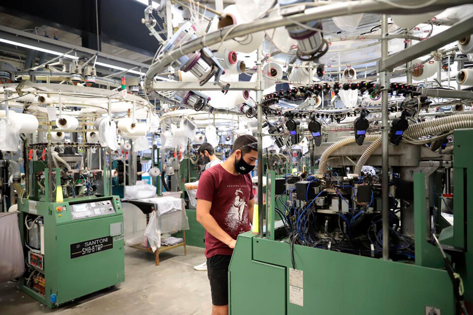 Se estima que la industria mejoró en junio 8,2 por ciento bianual. (Fuente: NA)