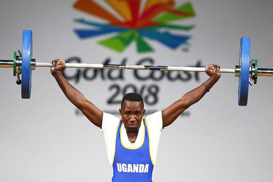 El levantador de pesas Julius Ssekitoleko, de Uganda. (Fuente: AFP)