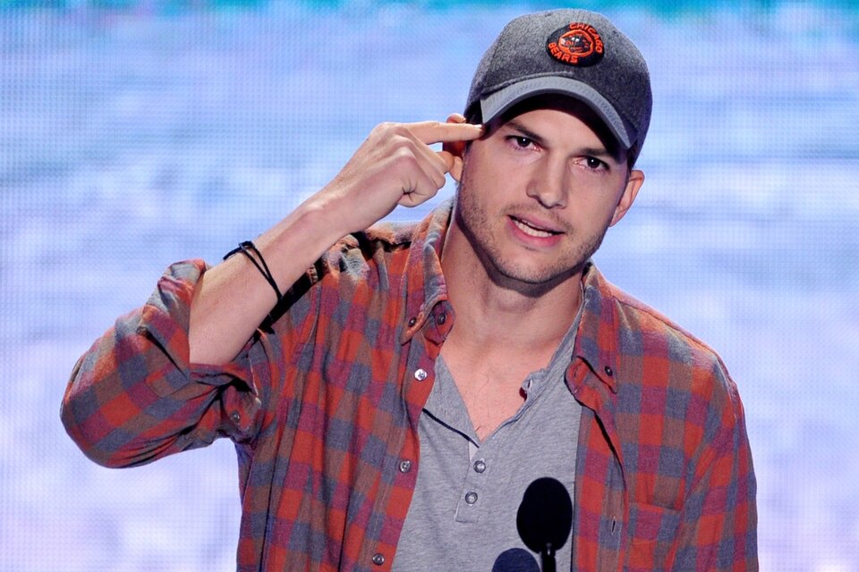 Ashton Kutcher en la entrega de premiación del canal de televisión estadounidense FOX "Teen Choice Awards", en 2013. (Fuente: AFP)