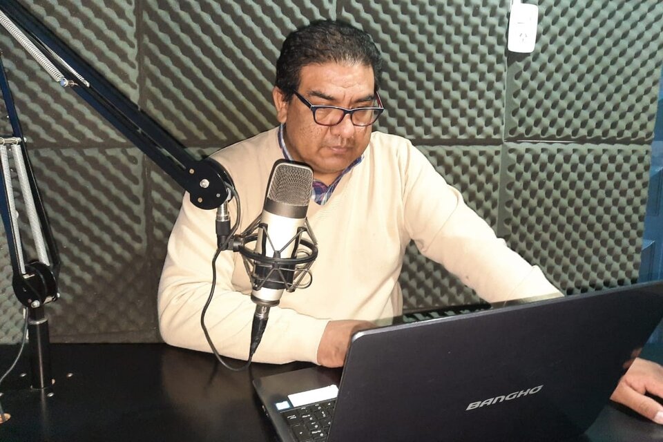 La radio de la Universidad Nacional de Jujuy también emite el "Reporte Federal COVID-19". (Fuente: Foto: Gentileza Claudio Añazgo)