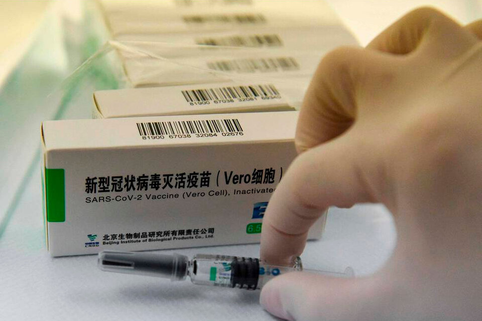 Las vacunas Sinopharm que llegaron en julio y las que llegarán en agosto y septiembre se pagarán en yuanes y a un precio que será cerca de la mitad del original.  (Fuente: AFP)