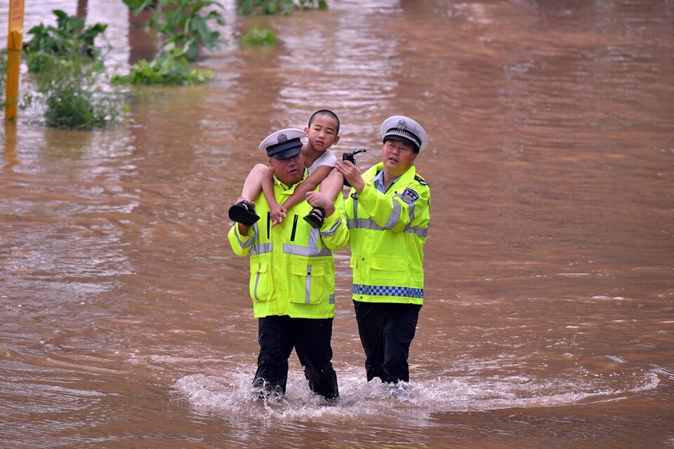 Las tareas de rescate en Henan continúan. (Fuente: Xinhua)