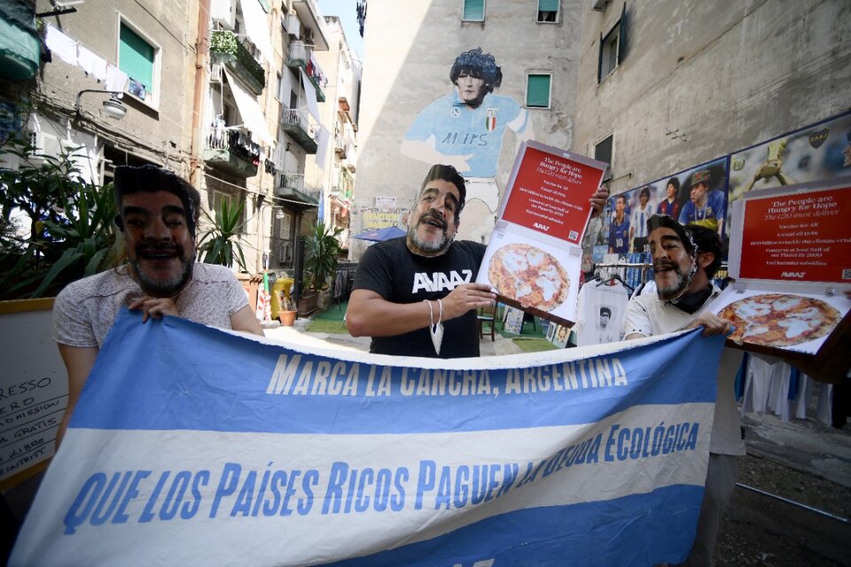 La cumbre de ministros fue en Nápoles y las protestas tuvieron un color maradoniano. (Fuente: AFP)