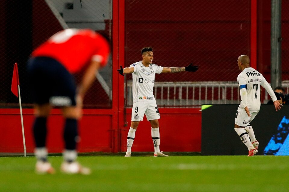 Kaio Jorge marcó el gol de Santos en Avellaneda (Fuente: EFE)