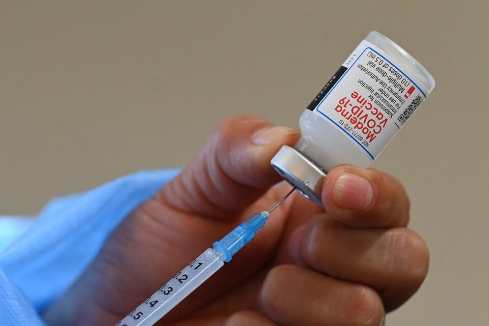 La vacuna de Moderna comenzará a ser aplicada en adolescentes. (Fuente: AFP)