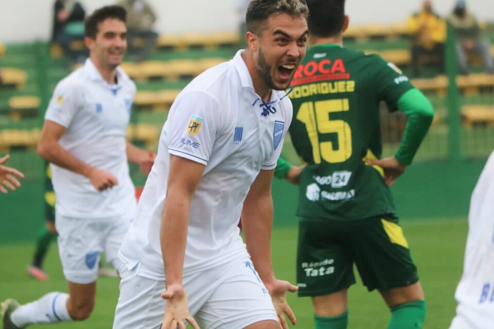 Lomónaco celebra el gol del empate de Godoy Cruz (Fuente: NA)