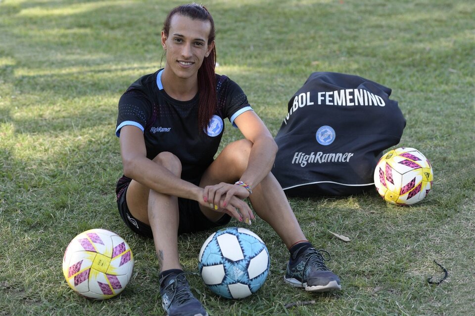 Mara Gómez, la primera jugadora transgénero de la máxima categoría del fútbol femenino. (Fuente: AFP)