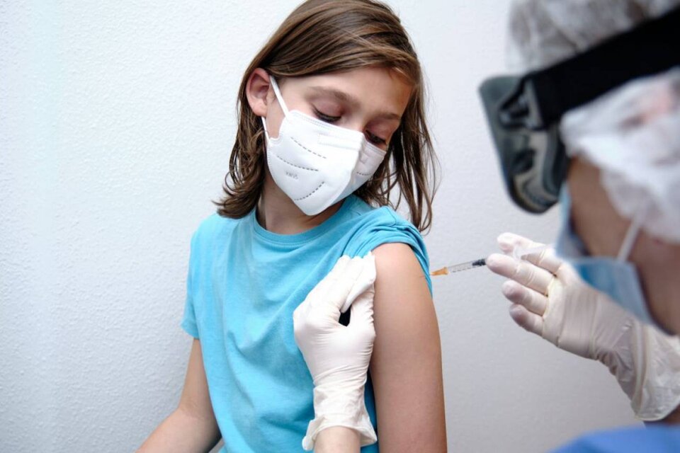 Se amplía el rango para vacunar contra la covid-19 en la provincia de Buenos Aires. (Fuente: AFP)