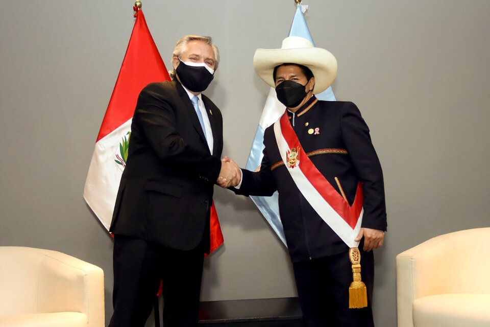 Fernández y Castillo se reunieron después de la asunción del presidente de Perú,  (Fuente: Presidencia de Perú)