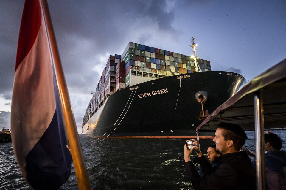 El barco gigante bloqueó el canal de Suez durante seis días a finales de marzo. (Fuente: AFP)