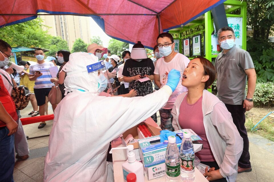 Se detectó coronavirus en siete trabajadores migrantes en la ciudad china. (Fuente: AFP)