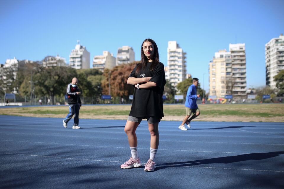 Nemesia Hijós, autora del recién publicado Runners, una etnografía en una plataforma de entrenamiento de Nike. (Fuente: Jose Nico)