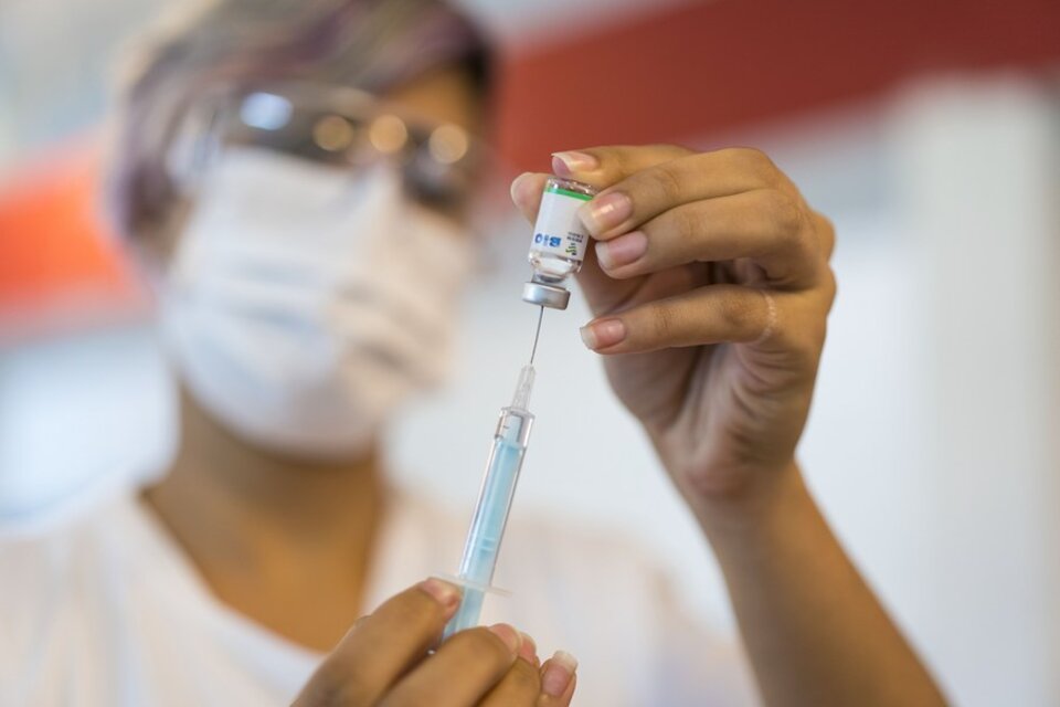 Este viernes llegarán al país las primeras 200.000 dosis de la vacuna canadiense-china del laboratorio Cansino.  (Fuente: Xinhua)