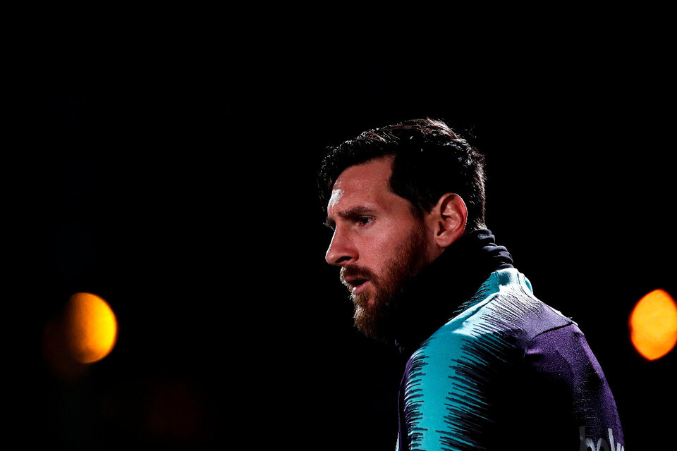 ¿Qué le impide a Lionel Messi seguir en Barcelona?