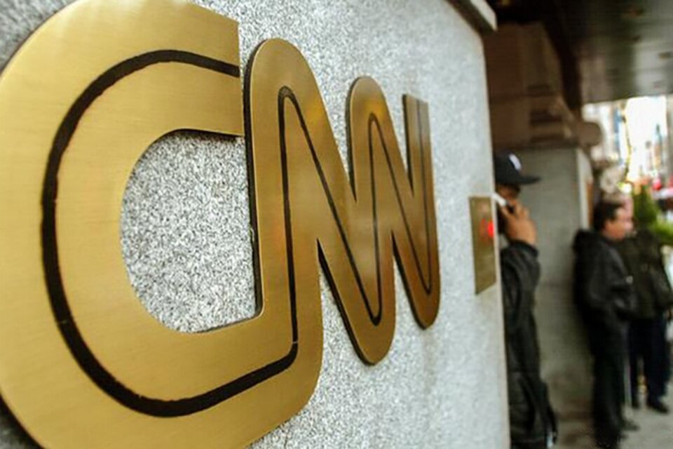 La CNN despidió a tres empleados por no vacunarse contra la covid-19 (Fuente: AFP)