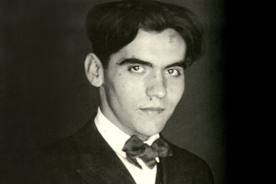En 1936, tropas franquistas fusilan al poeta Federico García Lorca, uno de los principales exponentes de la Generación del 27.