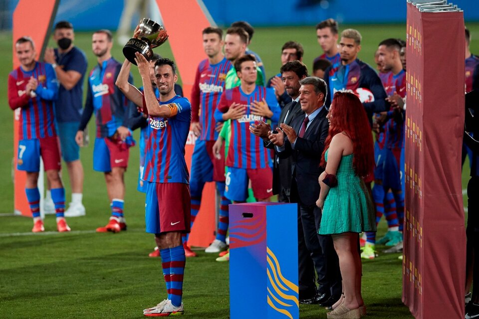 El nuevo capitán Busquets recordó a Messi en el comienzo de la temporada (Fuente: EFE)