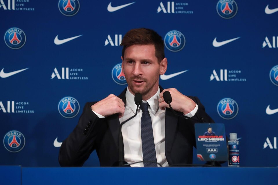 Messi fue presentado oficialmente ayer por el PSG y hoy brindó su primera conferencia de prensa en París. (Fuente: EFE)