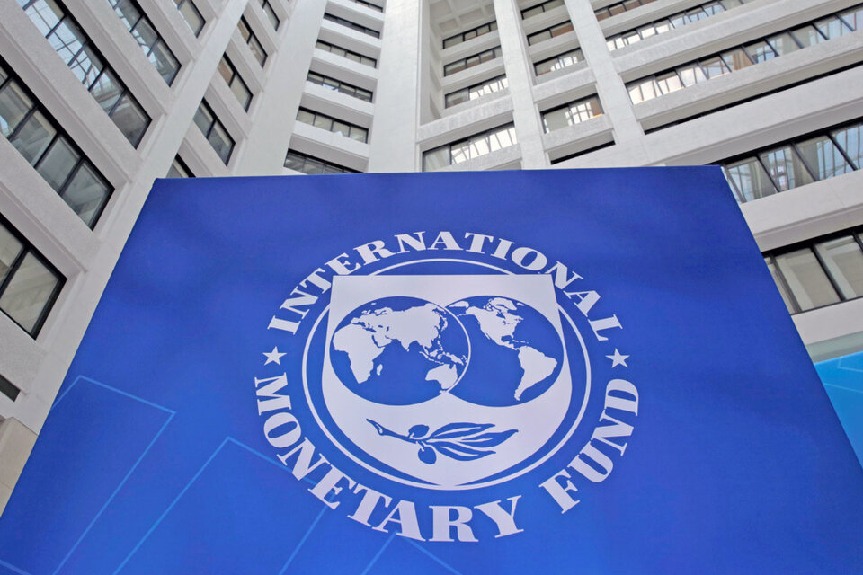 El Gobierno sigue en tratativas con el FMI por la deuda que tomó la administración Macri. (Fuente: AFP)