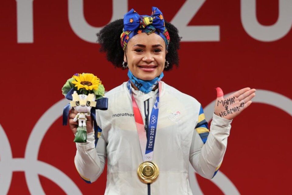 La ecuatoriana Neisi Dajomes, oro en levantamiento de pesas. (Fuente: AFP)