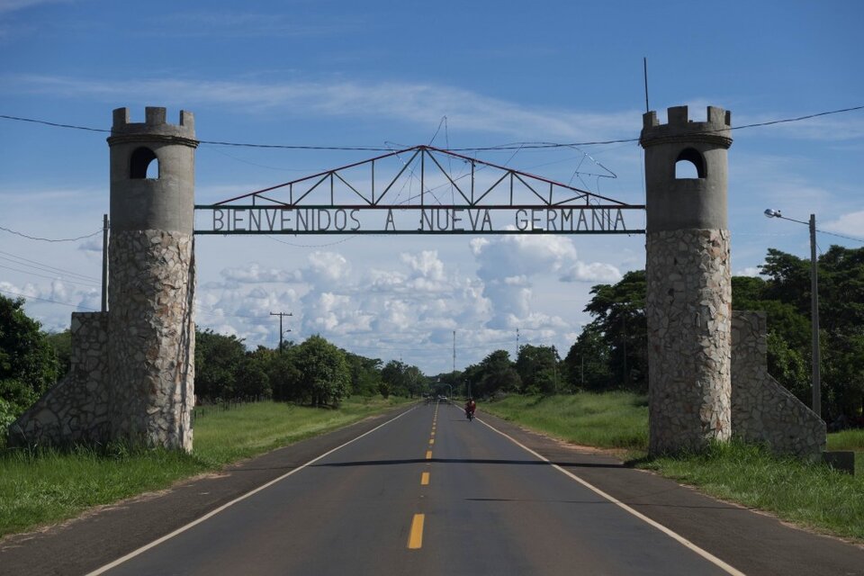 La entrada a Nueva Germania, a 250 kilómetros de Asunción. 