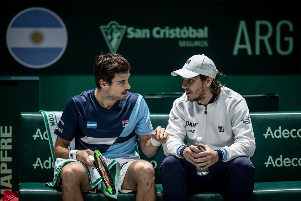 Guido Pella y Gastón Gaudio. El tenista afirmó que no tuvo contactos con el capitán argentino (Fuente: NA)