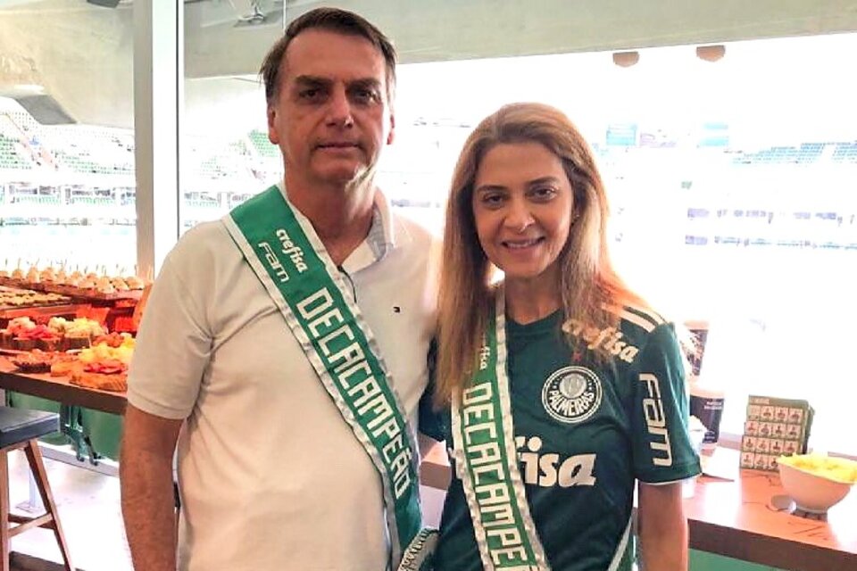 Bolsonaro y Leila Pereira, en el estadio Allianz Parque (Fuente: Twitter Leila Pereira)