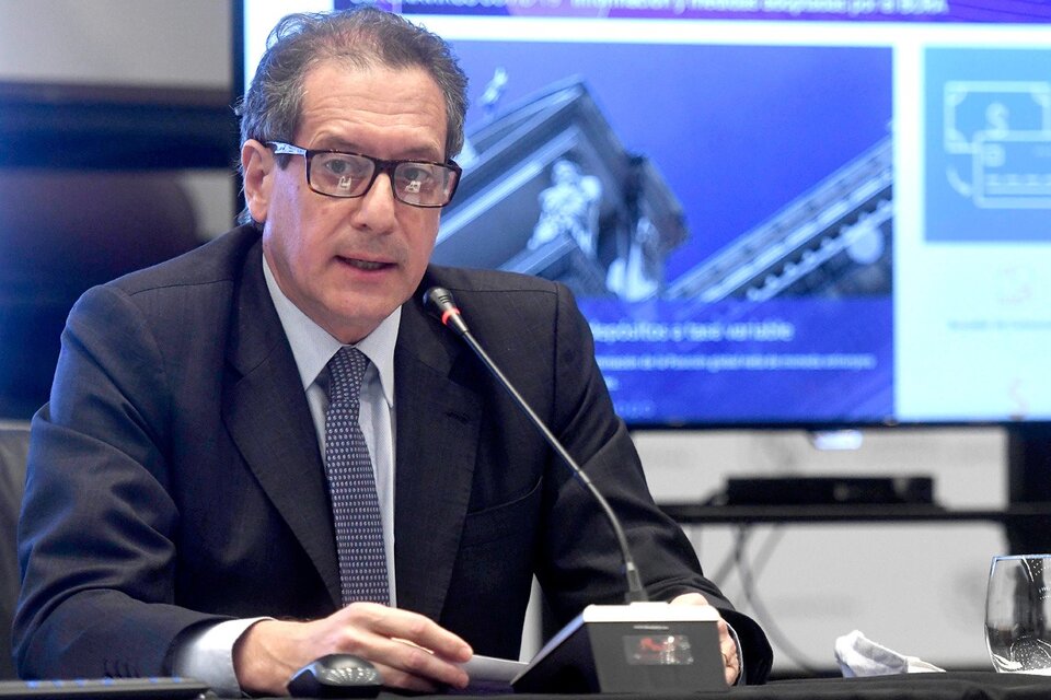 Miguel Pesce, presidente del Banco Central, destaca el incremento de las reservas internacionales.