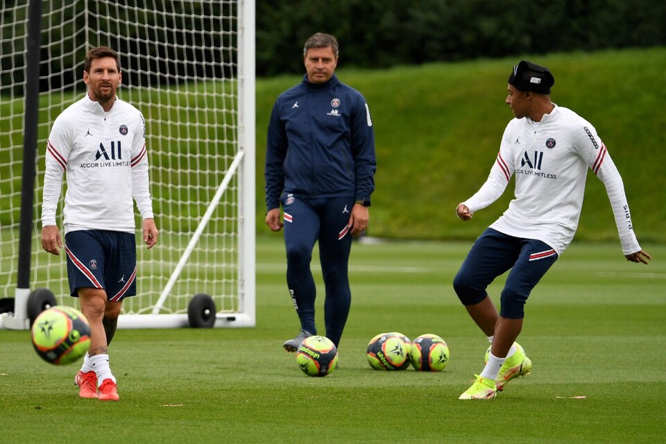 Messi y Mbappé durante un entrenamiento del PSG (Fuente: AFP)