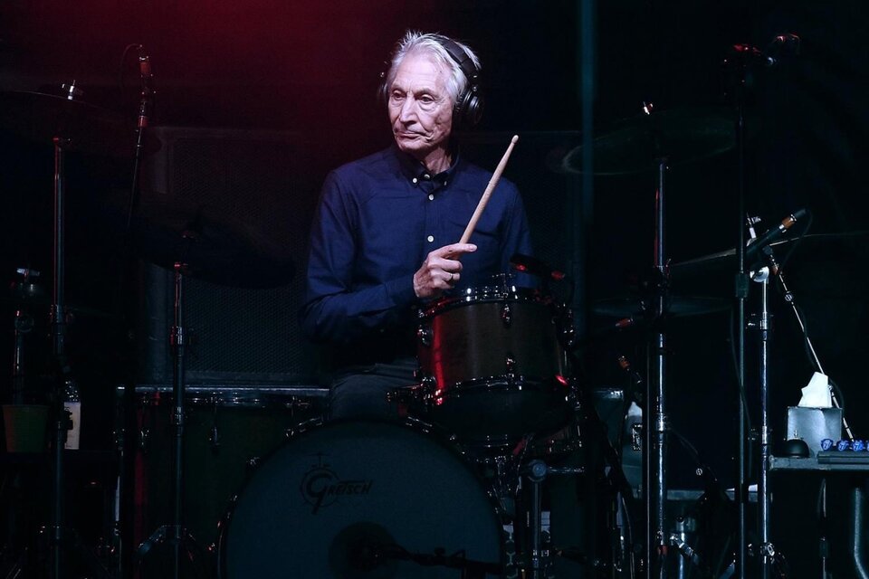 " Con gran tristeza anunciamos la muerte de nuestro querido Charlie Watts", afirmó su agente en un comunicado. (Fuente: EFE)