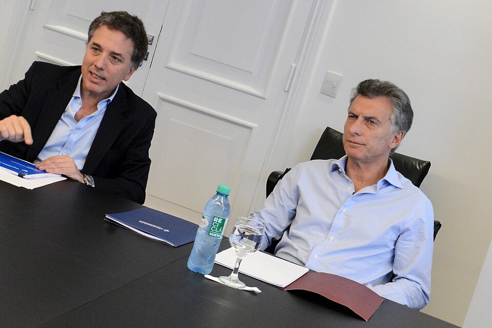 Mauricio Macri junto a su ex ministro de Economía, Nicolás Dujovne.  (Fuente: NA)