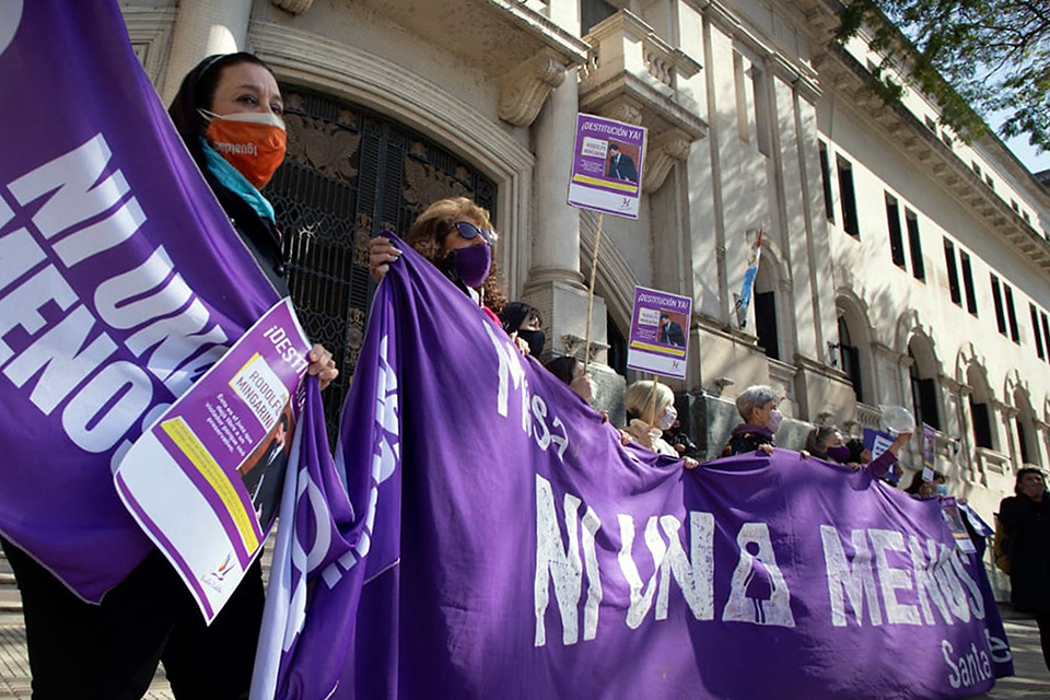 La Multisectorial de Mujeres de Santa Fe se movilizó ayer hasta la Corte. (Fuente: Maiquel Torcatt/Aire Digital)
