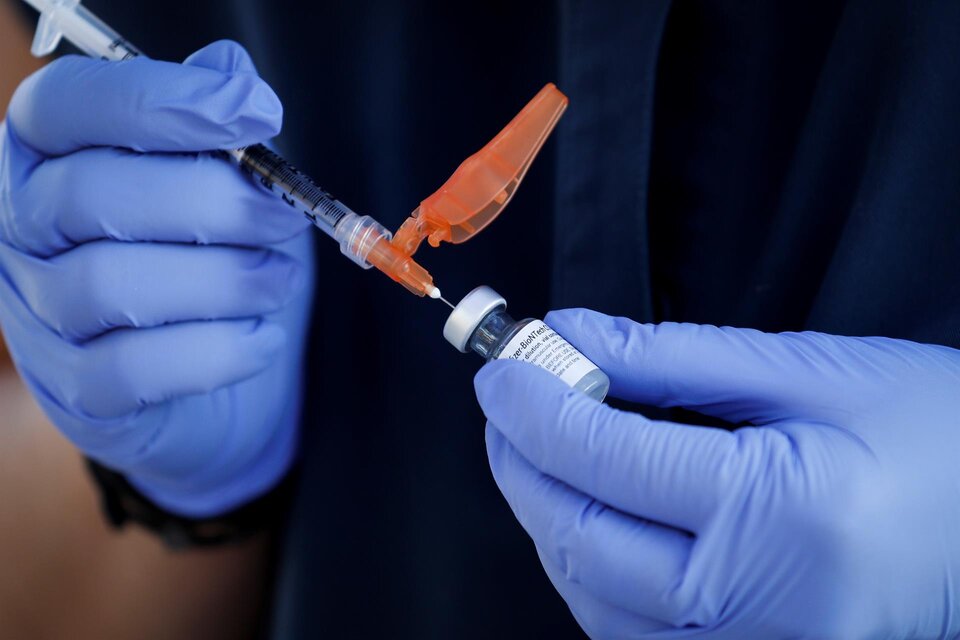 Pfizer y BioNTech van a fabricar en Brasil su vacuna contra la covid  (Fuente: EFE)