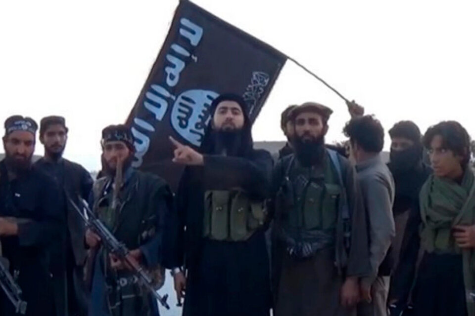 ¿Qué es ISIS-K, el grupo que se adjudicó el doble atentado en Afganistán?
