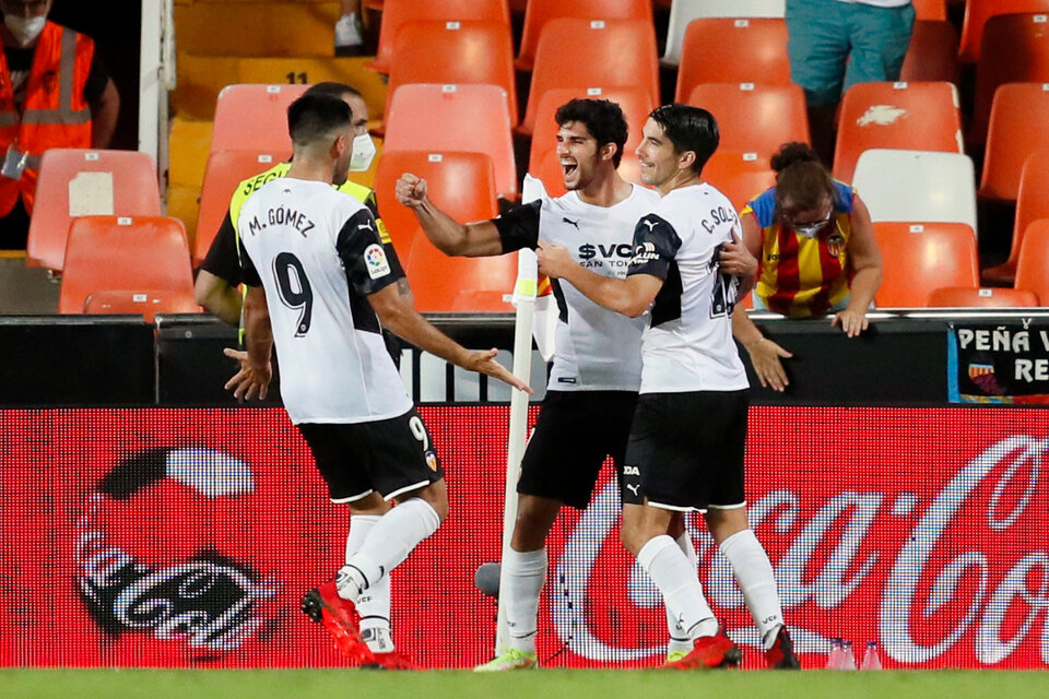 Todo Valencia celebra el éxito ante Alavés (Fuente: EFE)