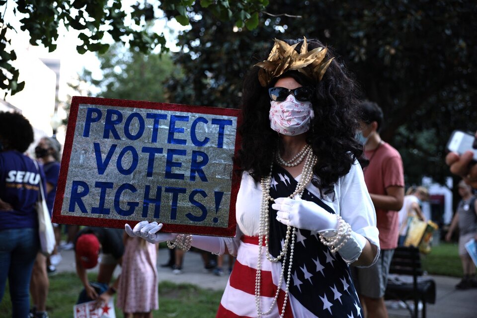 La activista Regina Cosio, parte de la manifestación en Washington DC. (Fuente: AFP)