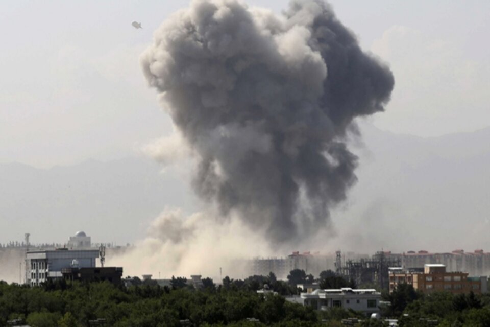 El misil impactó en un barrio al noreste del aeropuerto internacional Hamid Karzai. (Fuente: Télam)