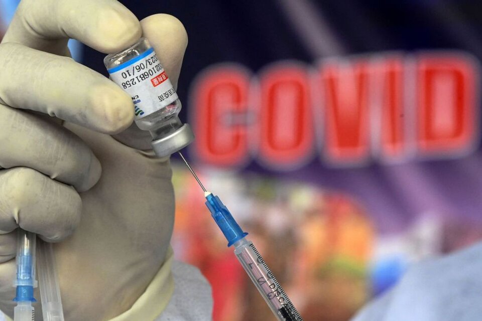 Sinopharm informó que la vacuna actualizada y la dosis de refuerzo estarán disponibles al mismo tiempo