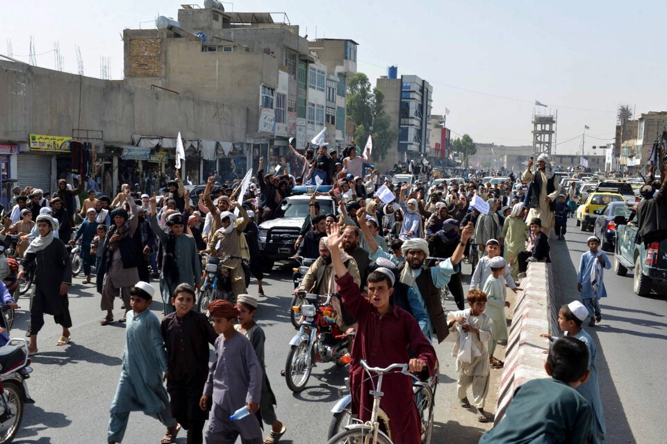 El portavoz de los talibanes, Zabihullah Mujahid, festejó que Afganistán logró al fin "obtener su independencia de las fuerzas extranjeras". (Fuente: AFP)