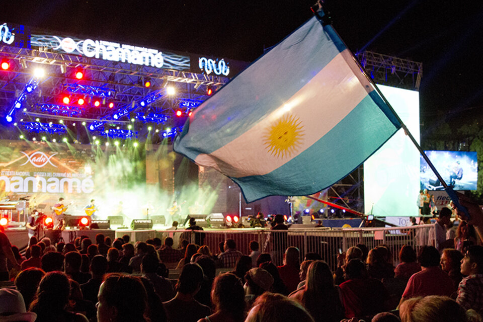“Los festivales argentinos constituyen una de las máximas expresiones de nuestra cultura popular”, consideró el ministro, Tristán Bauer.