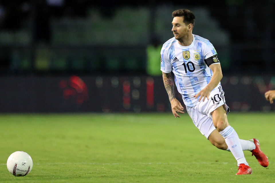 Messi sufrió muchos golpes ante los venezolanos (Fuente: AFP)