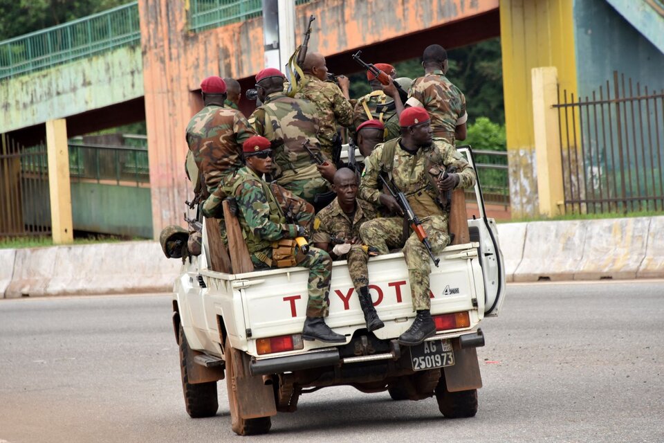 Guinea: militares detuvieron al presidente Alpha Condé e intentan un golpe de Estado (Fuente: AFP)