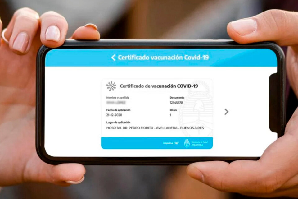 Se trata de un carnet digital bilingüe con un código QR que remite al sitio oficial de la cartera sanitaria nacional.