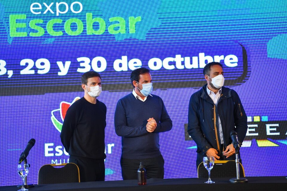 Augusto Costa, Ariel Sujarchuk y Juan Cabandie en la presentaación de Expo Escobar
